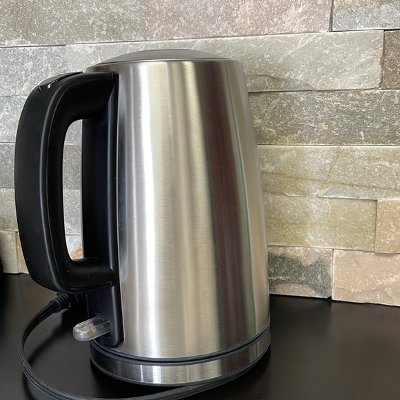 President's Choice Stainless Steel Cordless Kettle - Picture 4 of 15